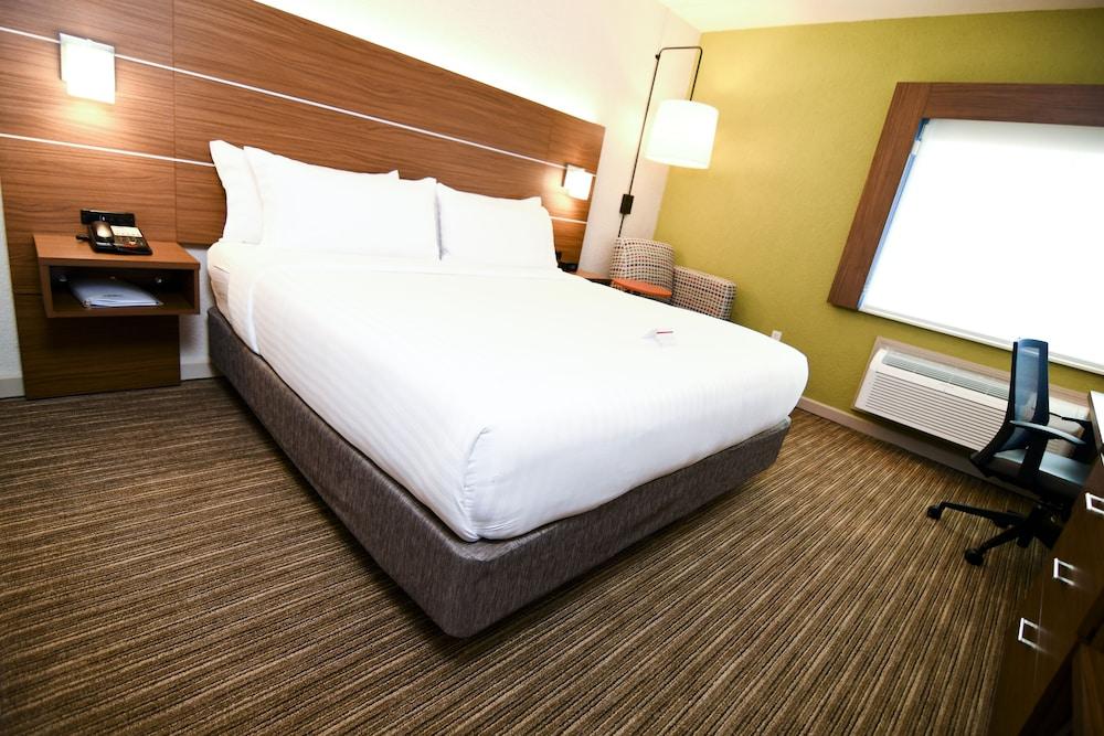 Holiday Inn Express Hotel & Stes Port Clinton-Catawba Island by IHG photo 21