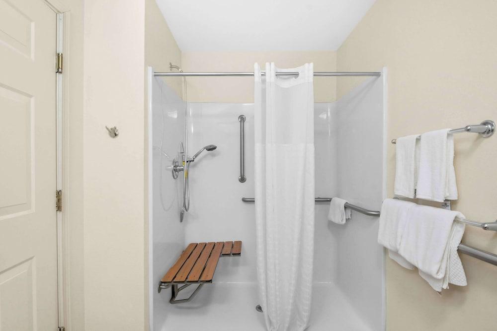 Quality Inn Queensbury - Lake George Area photo 8