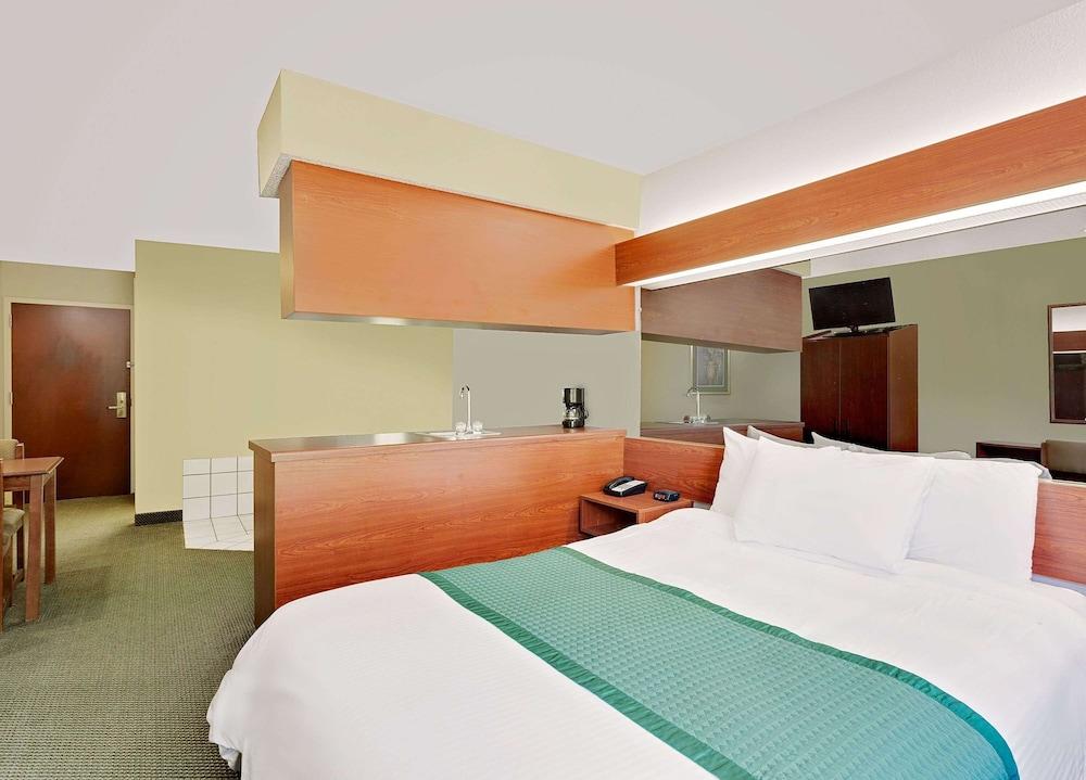 Microtel Inn & Suites by Wyndham Thomasville/High Point/Lexi photo 8