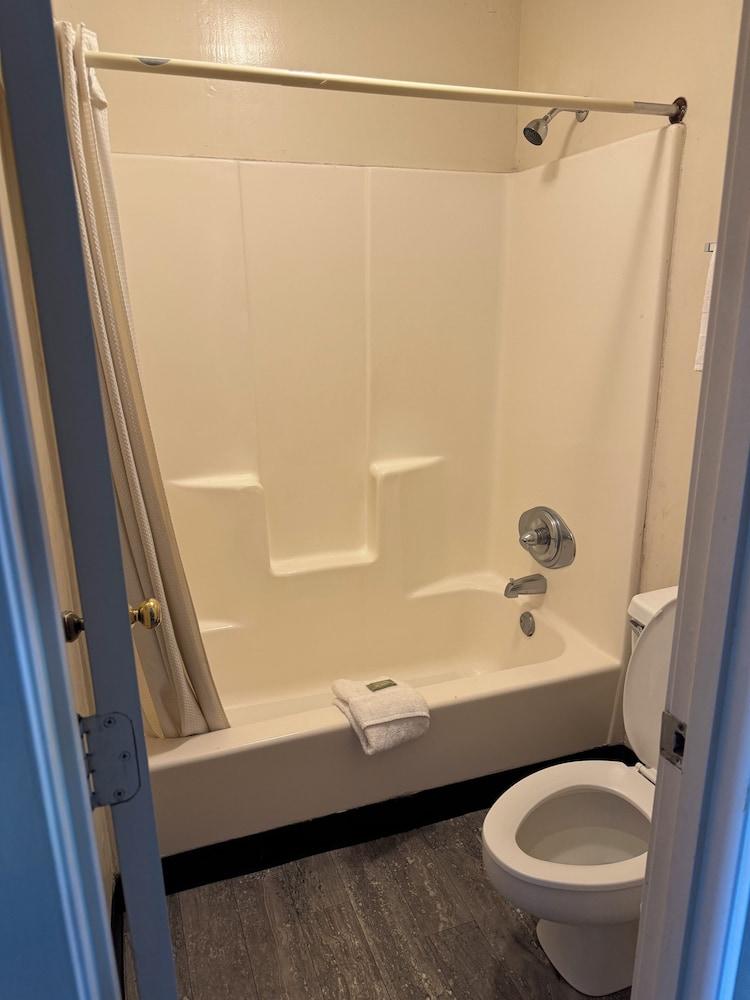 Colony Inn photo 16
