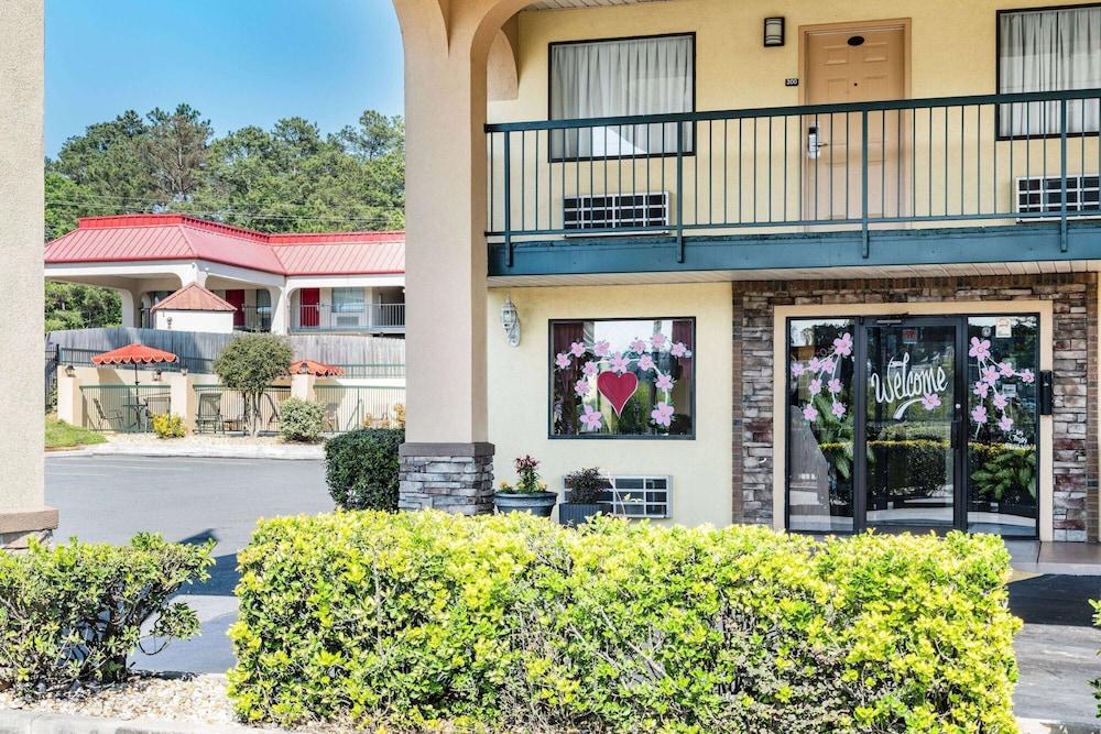 Days Inn by Wyndham Macon I-475 photo 27