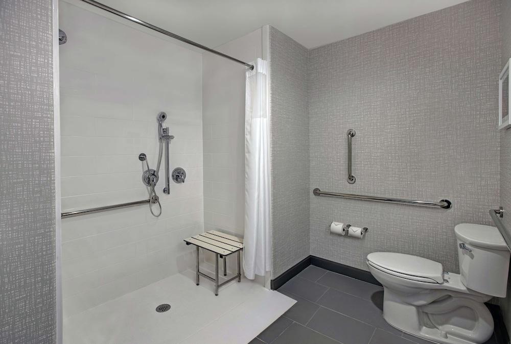 Hampton Inn Weslaco photo 16