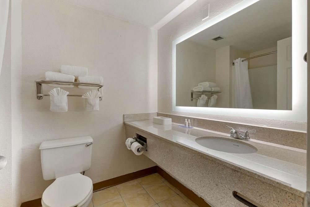 Suburban Studios Raleigh North photo 19
