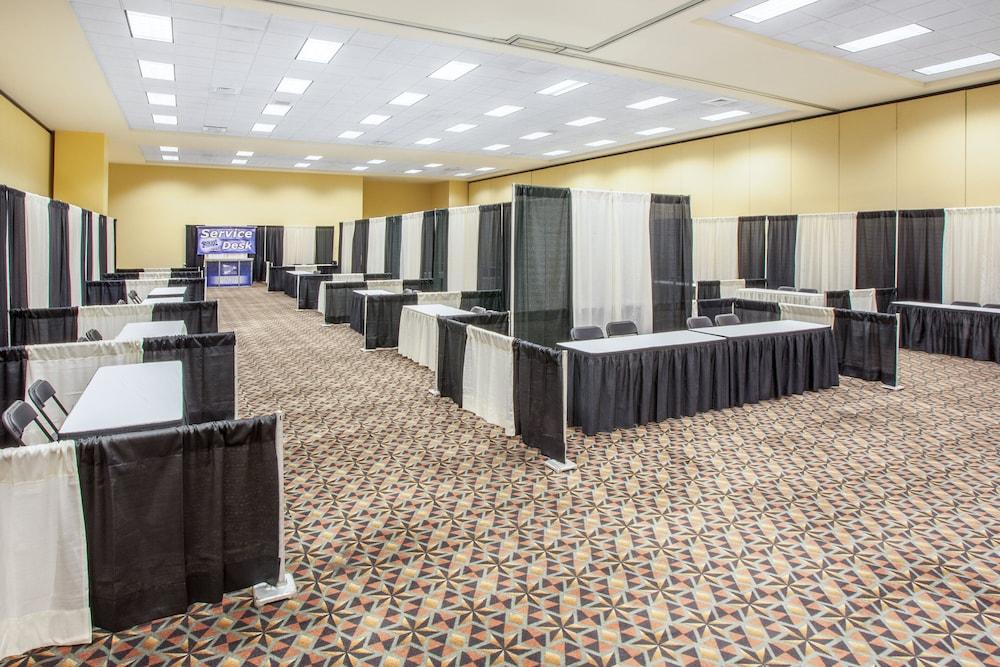 Crowne Plaza Springfield by IHG photo 2