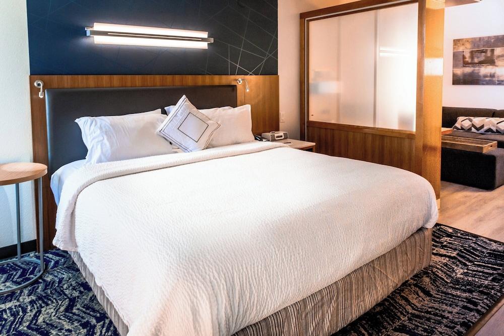 SpringHill Suites Houston Baytown photo 27