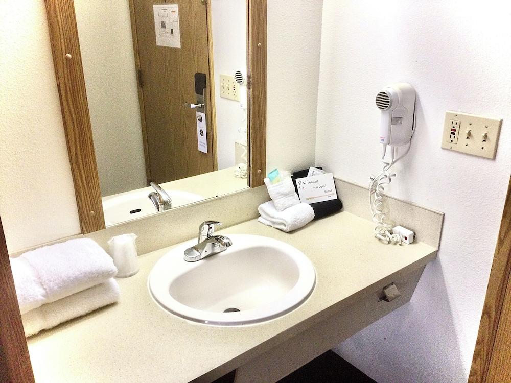 Affordable Inns photo 14