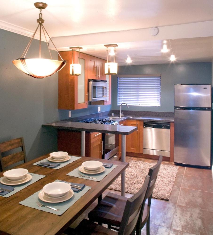 Oceanside Marina Suites photo 15