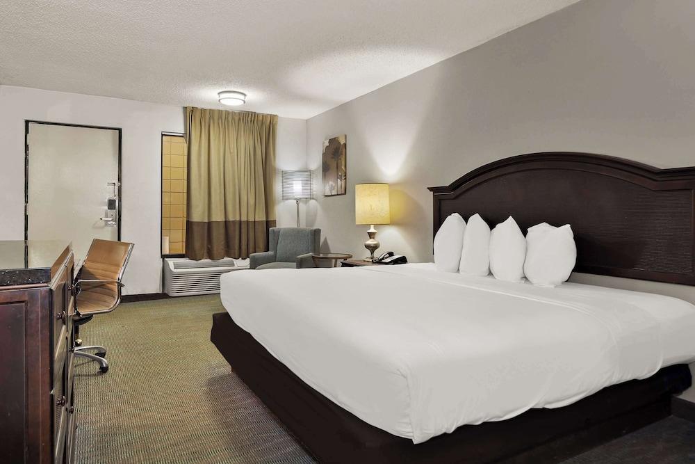 Rodeway Inn Lumberton Central photo 15