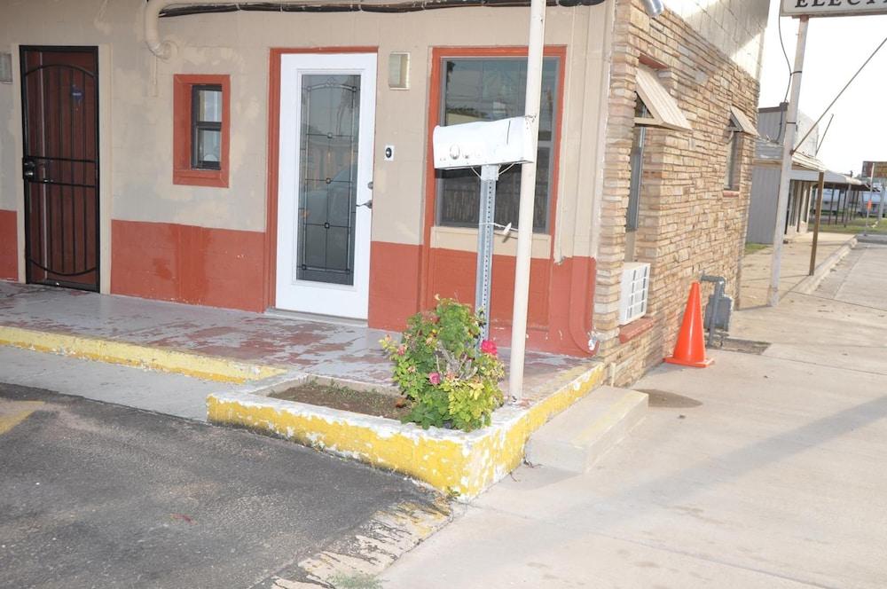 Budget Inn photo 9