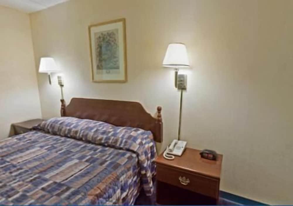 Americas Inn photo 19