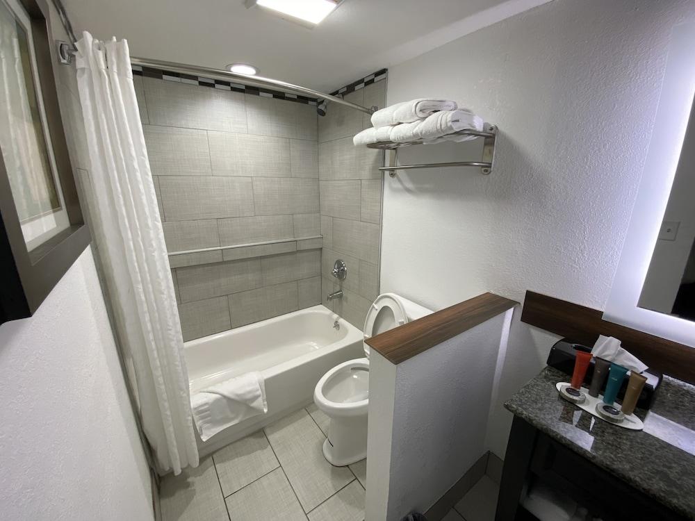 Lx Hotel, Powered by ACW Circle photo 78