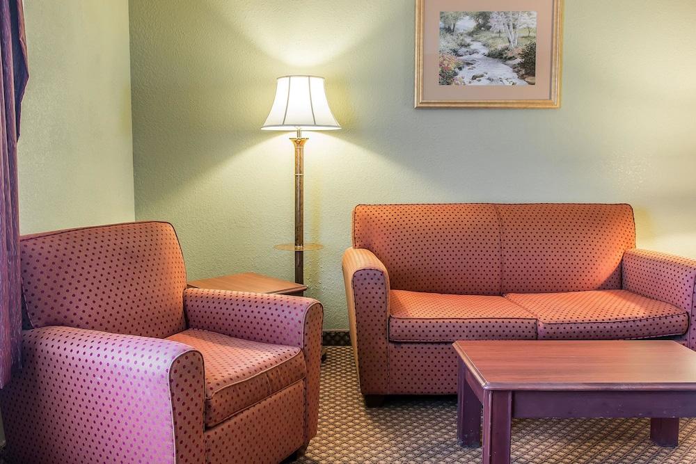 Quality Inn & Suites Ann Arbor Hwy 23 photo 36