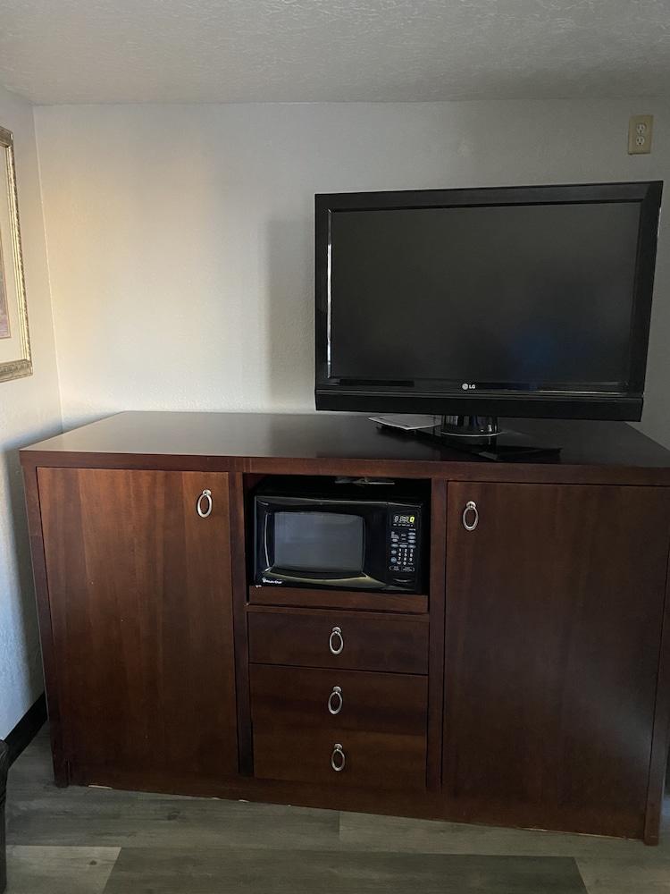 Four Corners Inn photo 37