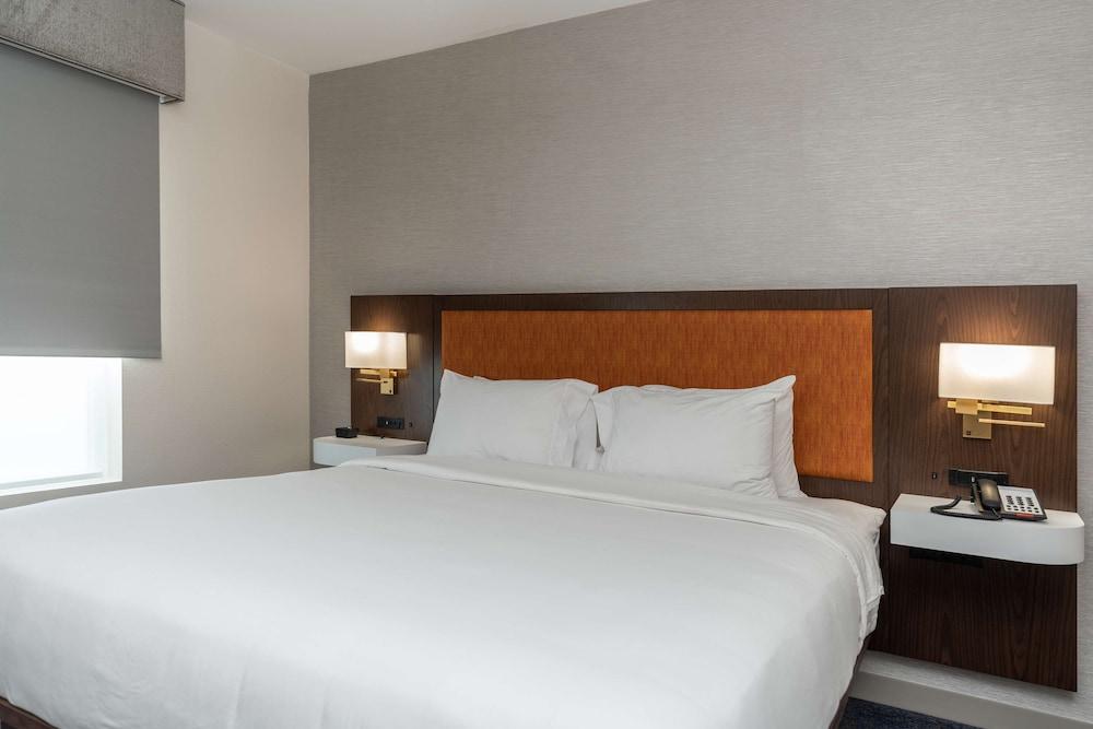 Hampton Inn & Suites Houston Sugar Land photo 17
