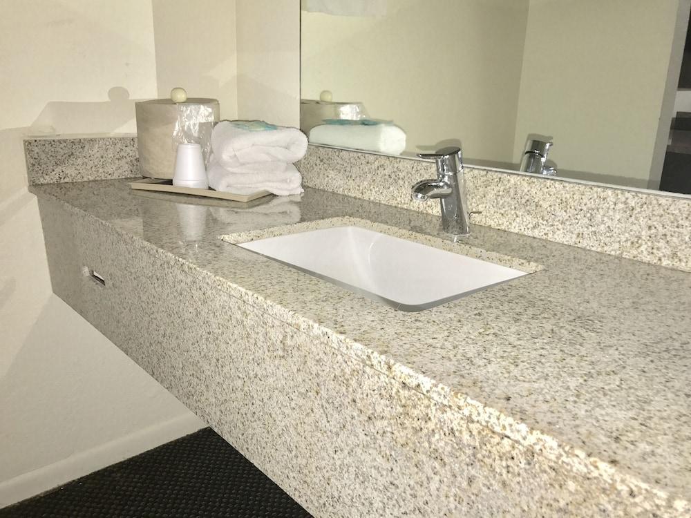 Budget Host Inn photo 12
