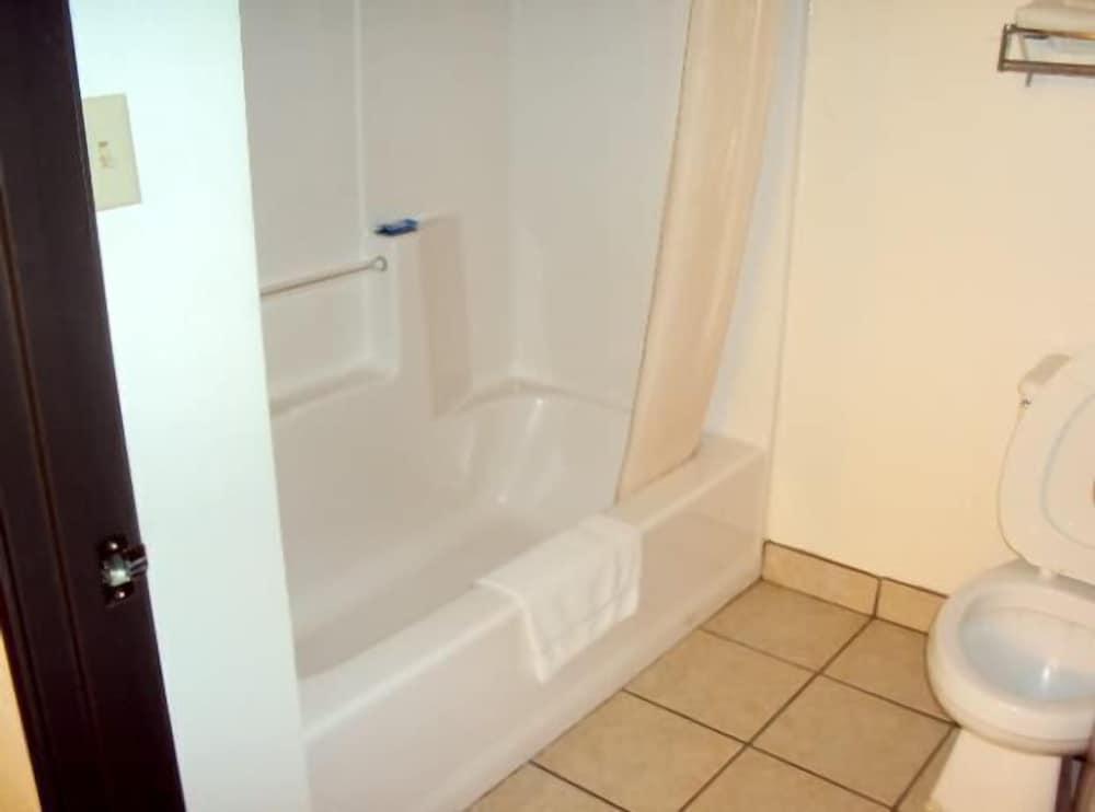 Texas Inn & Suites photo 25