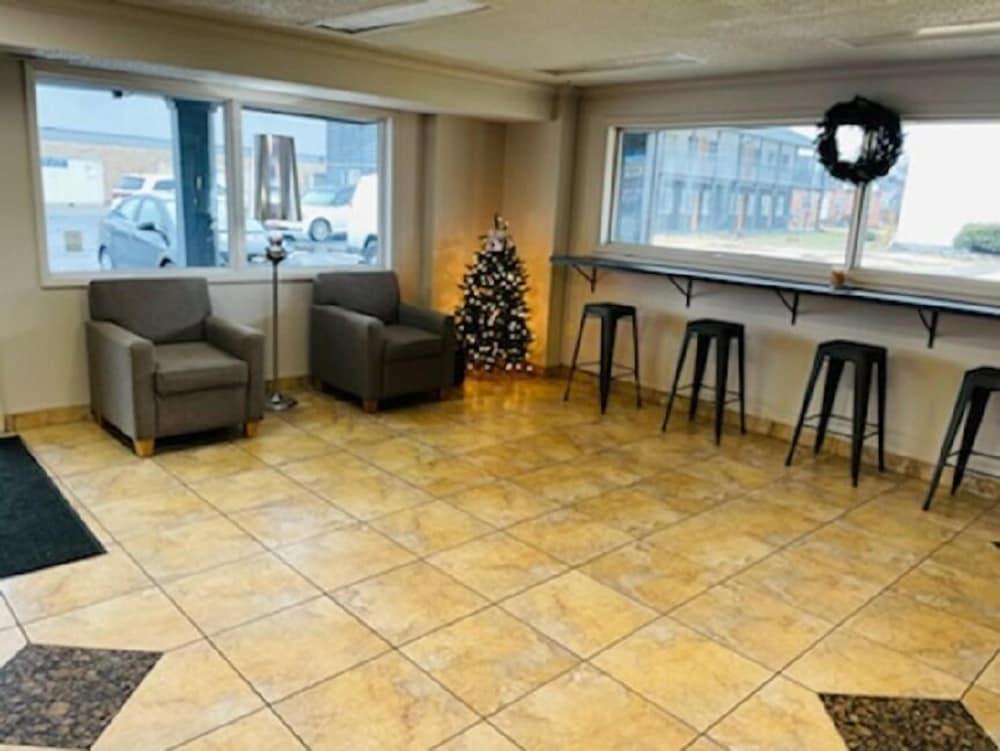 Days Inn & Suites by Wyndham Port Huron photo 2
