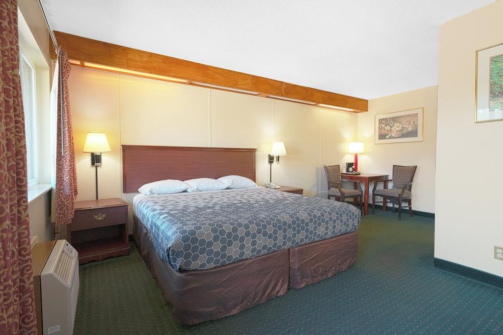 Broadway Inn photo 18