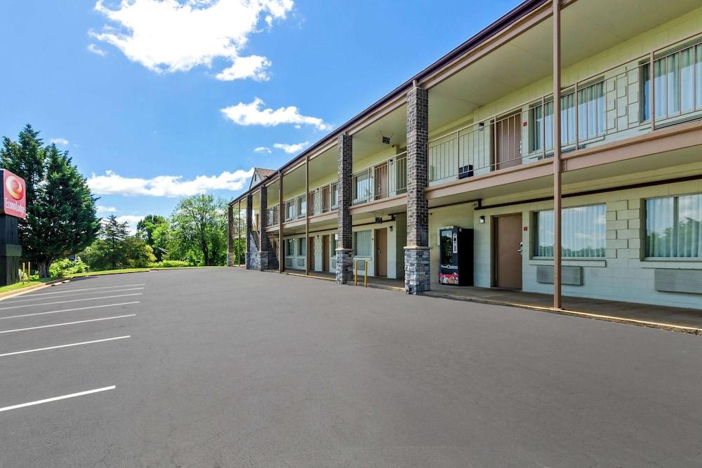 Brentwood Inn & Suites photo 42