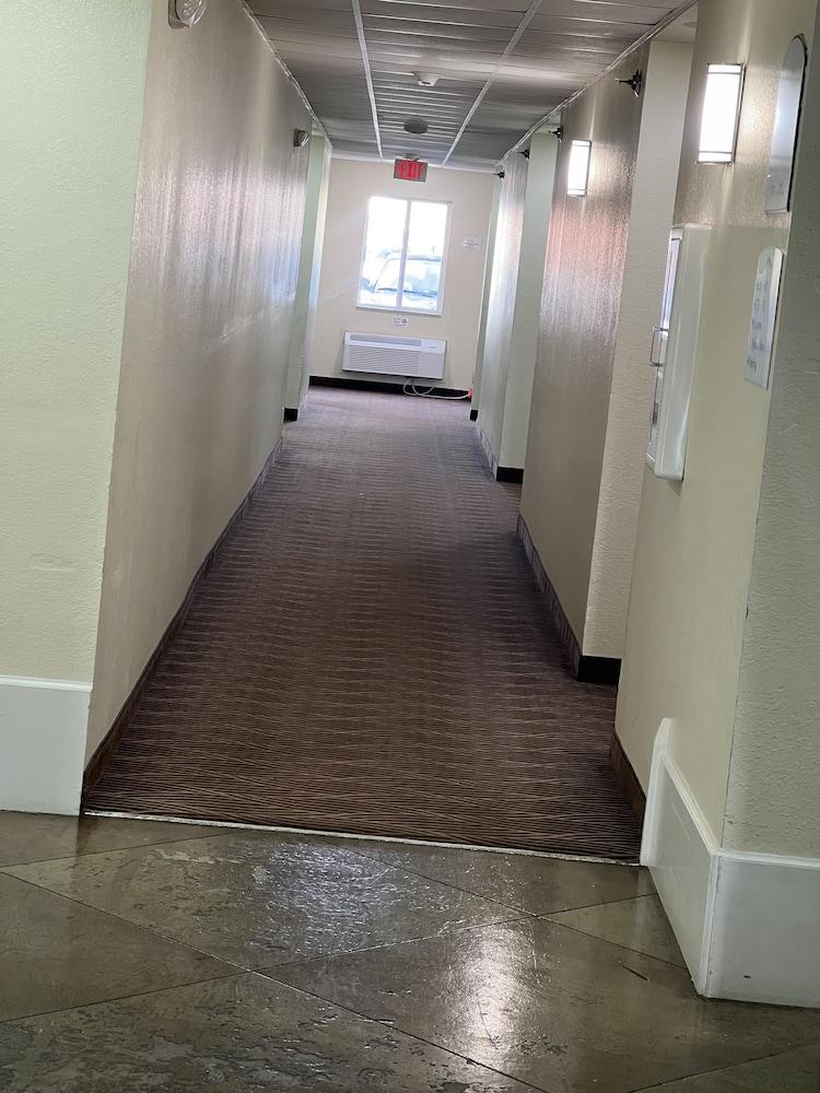 Baymont by Wyndham Lawrenceburg photo 43