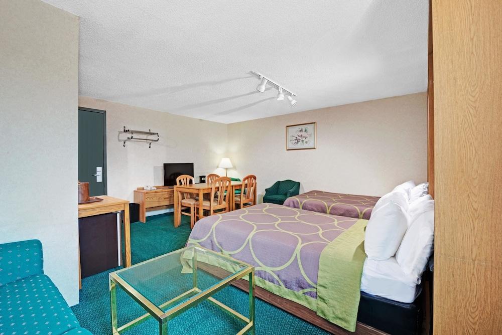 Super 8 by Wyndham Kenmore/Buffalo/Niagara Falls Area photo 6