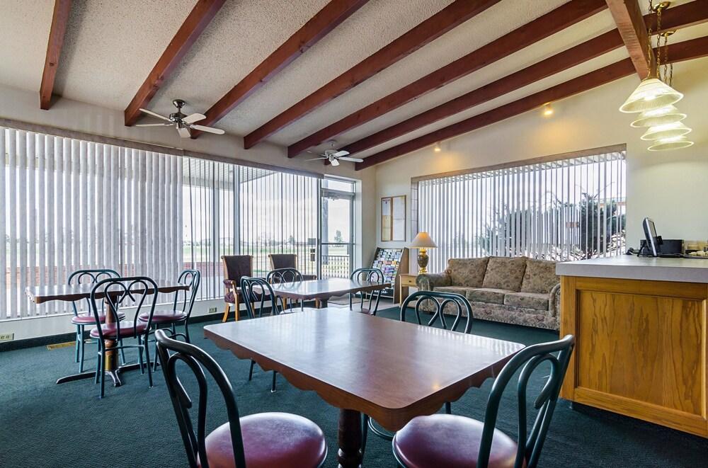 Econo Lodge photo 6