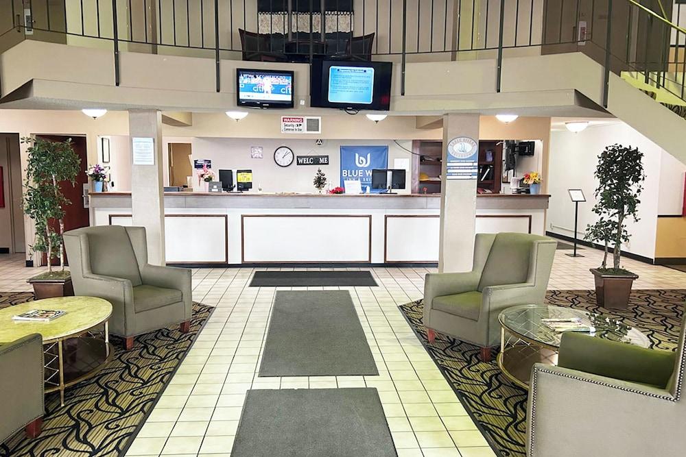 Blue Way Inn & Suites La Crosse photo 1
