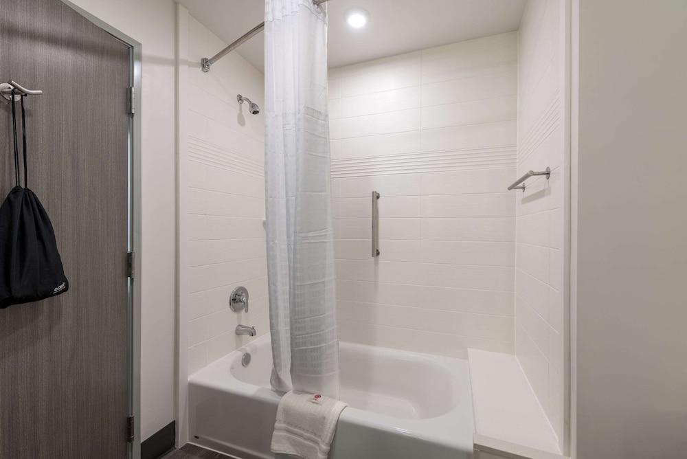 Comfort Suites Colorado Springs East -Medical Center Area photo 16