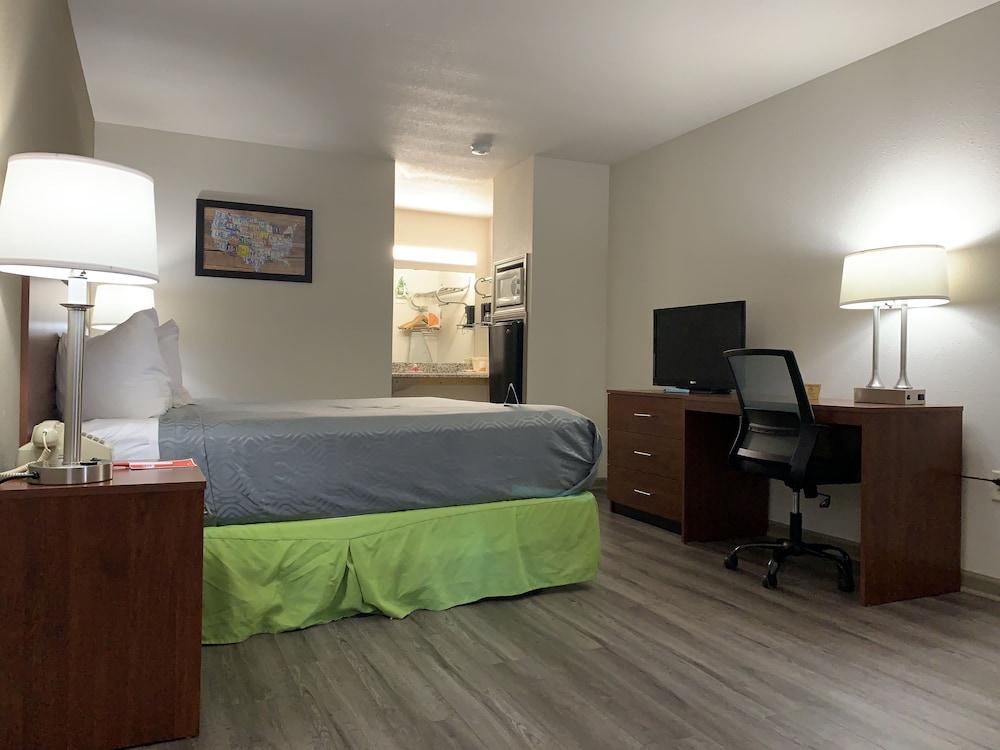 Econo Lodge Troy photo 34