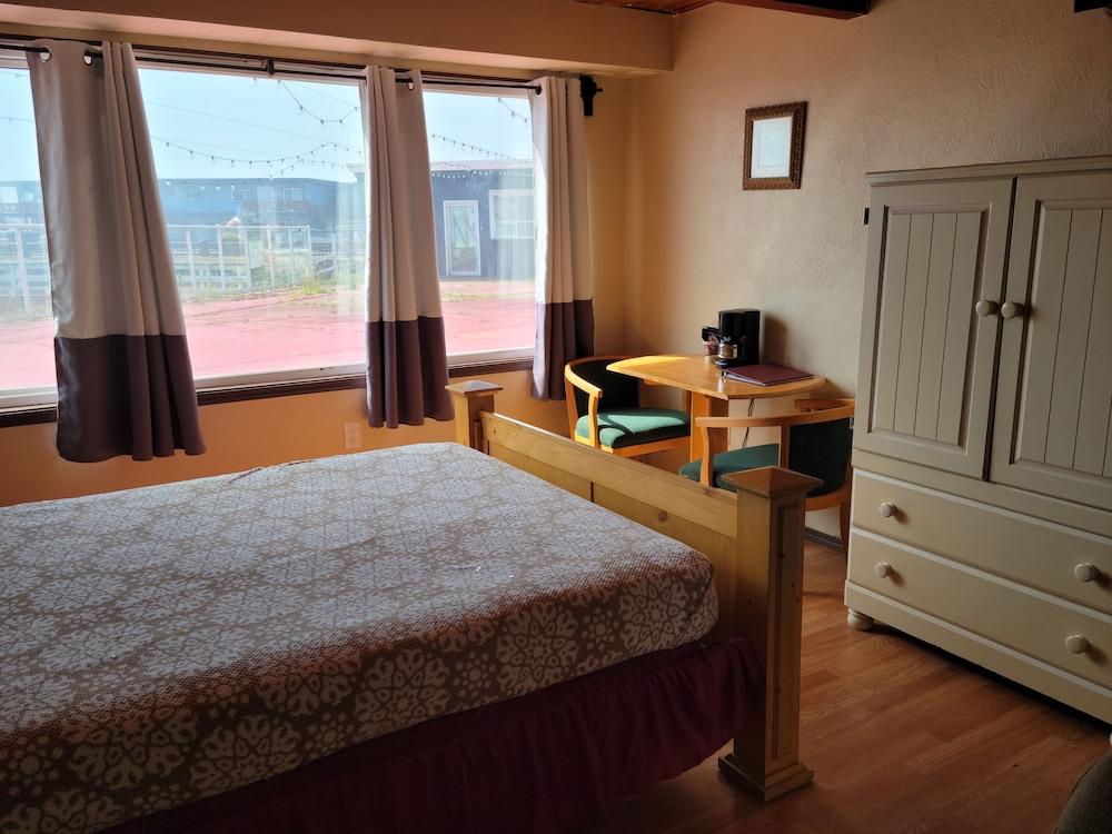 Islander Westport photo 88