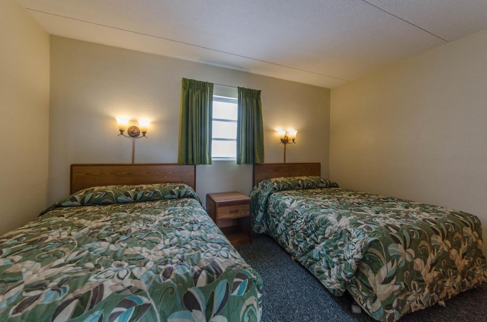 Attache Motel photo 42