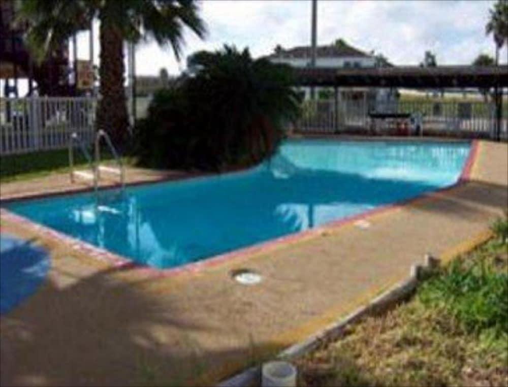 Knights Inn Corpus Christi at North Beach photo 11
