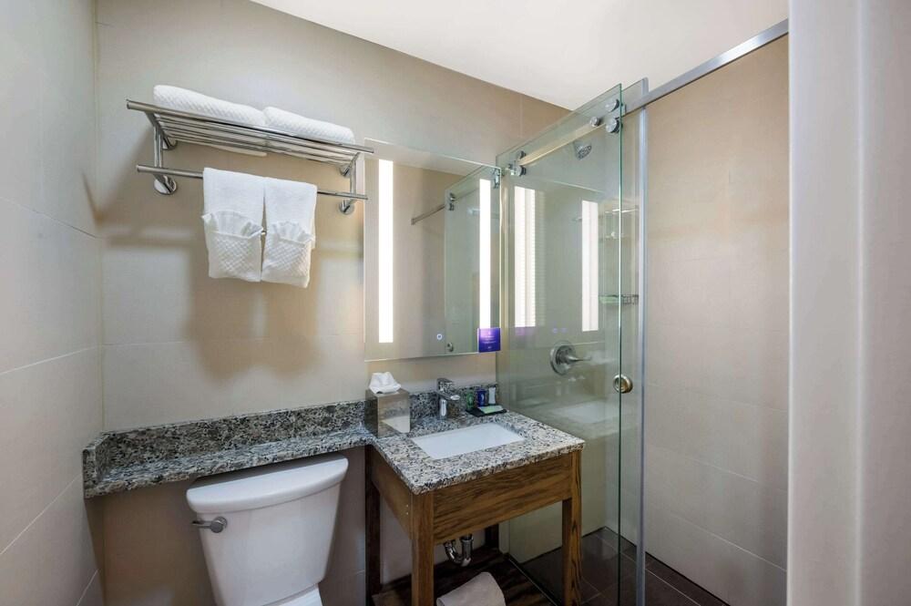 Sleep Inn Bronx - Soundview photo 9