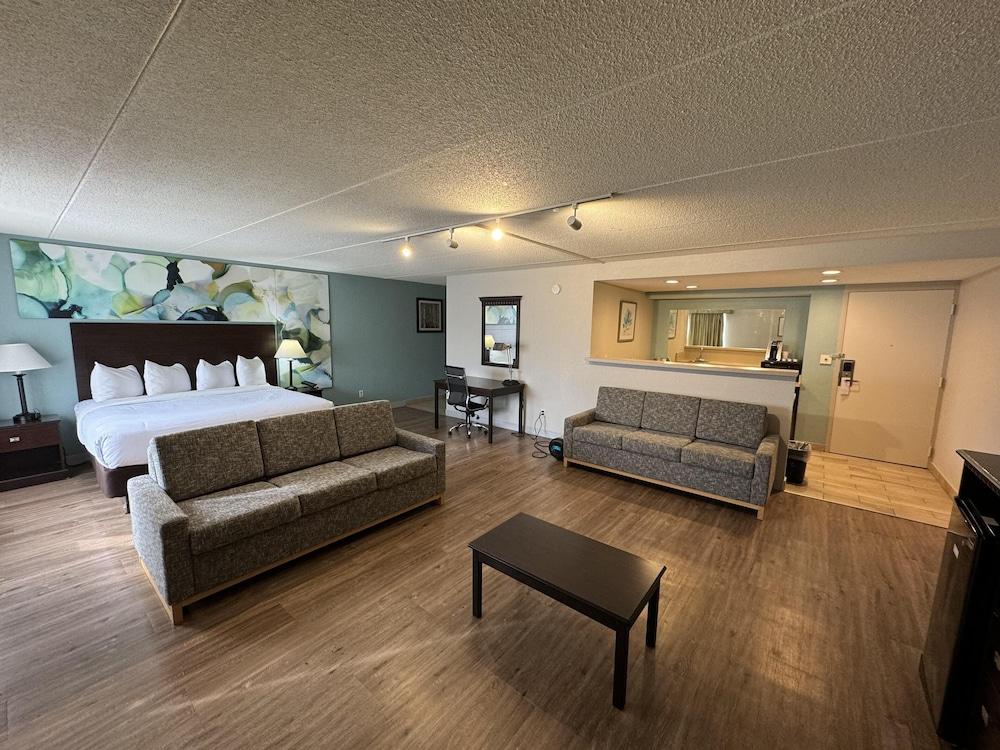 Wyndham Garden Ann Arbor photo 42