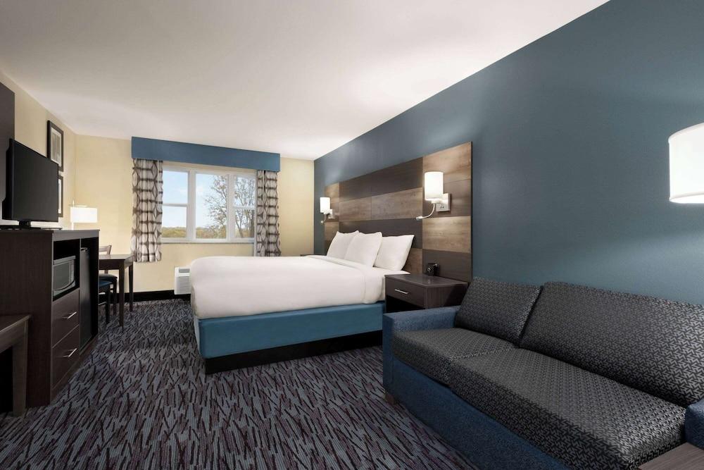 AmericInn by Wyndham Dodgeville photo 13