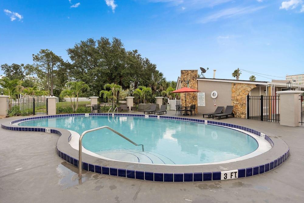 Super 8 by Wyndham Kissimmee/Orlando photo 36
