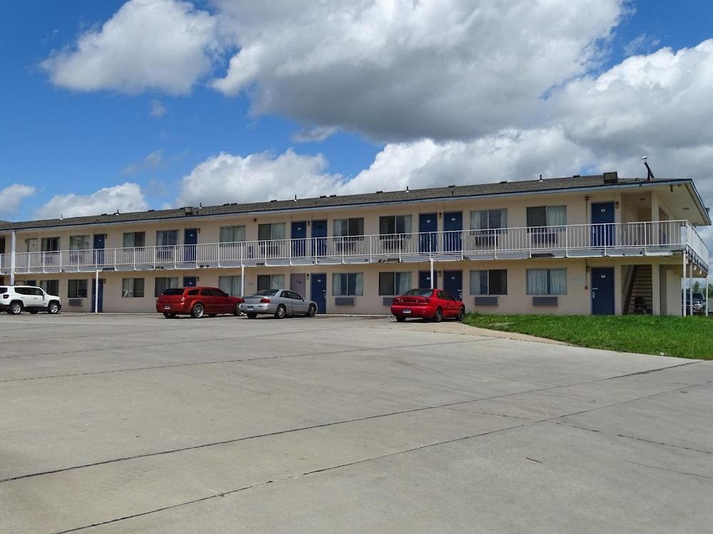 Travelers Inn photo 13