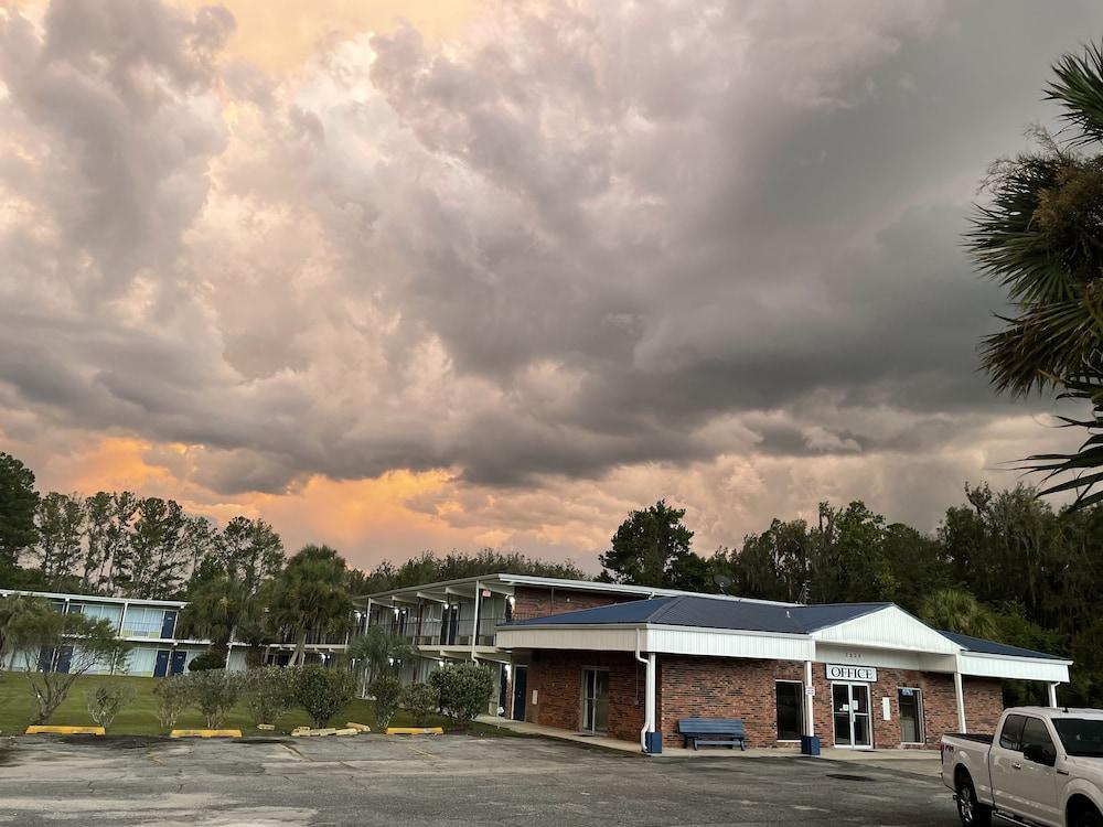 Econo Lodge Jennings photo 40