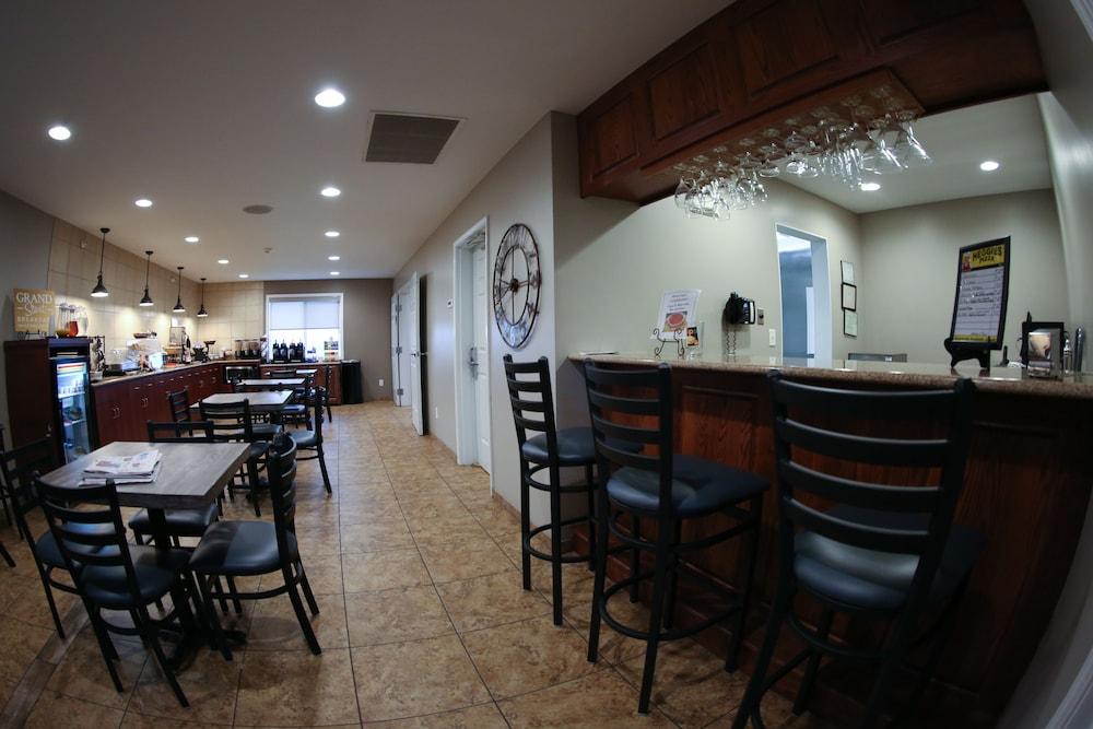 GrandStay Hotel & Suites Perham photo 4