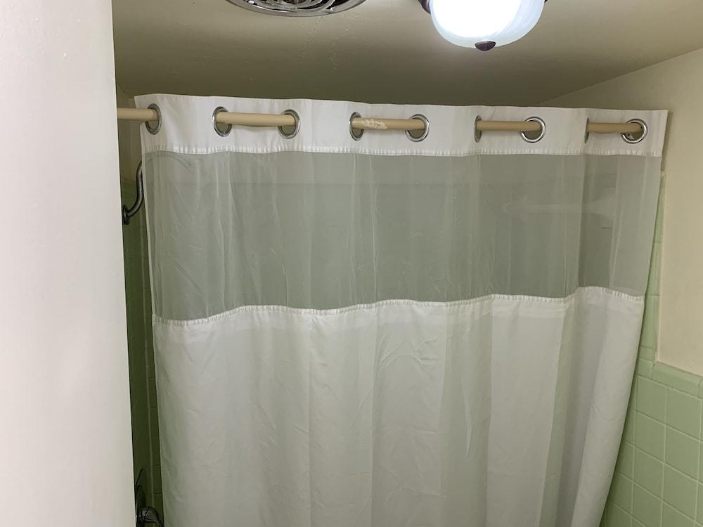 Travelers Inn photo 22