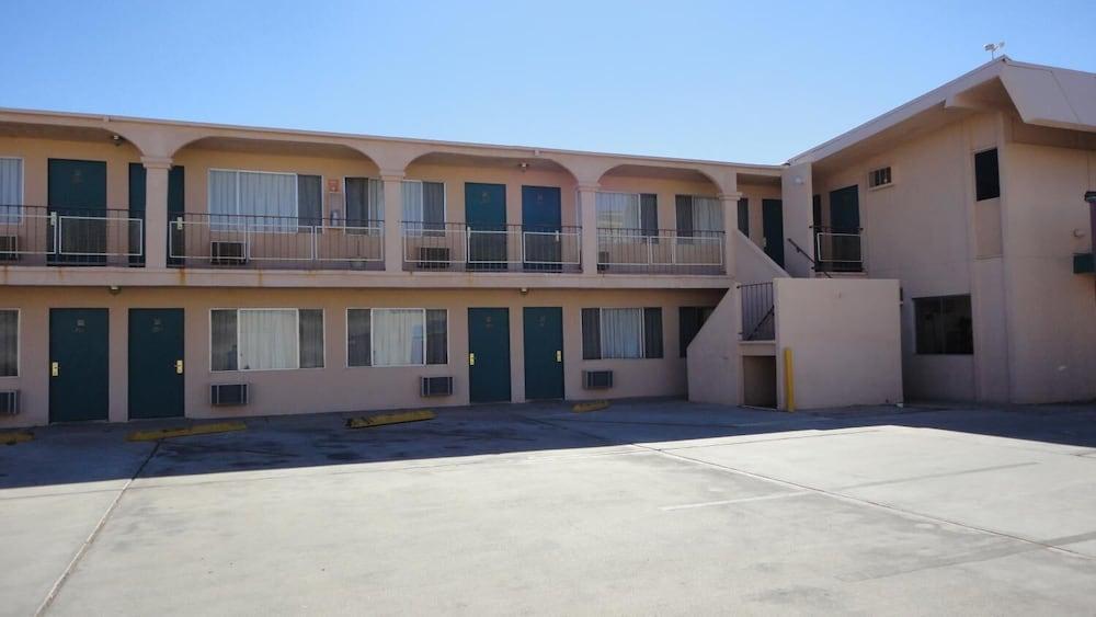 Imperial 400 Motor Inn photo 1