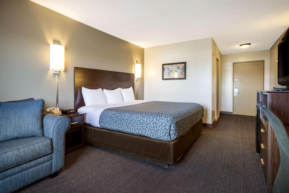 Econo Lodge Darien Lakes photo 21