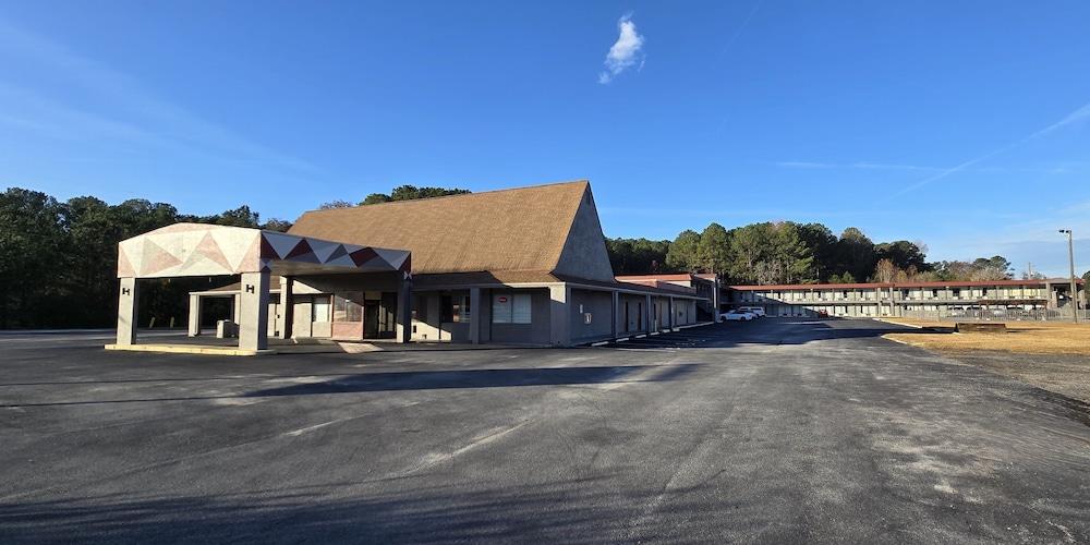 HomeTowne Studios LaGrange photo 21