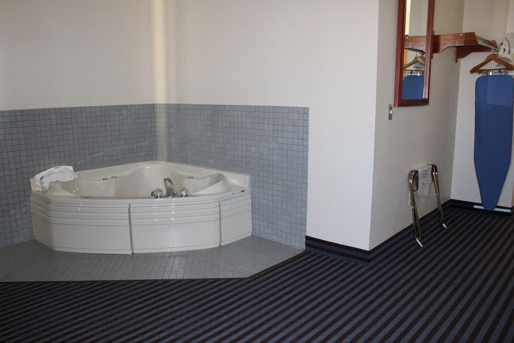Reston Inn & Suites photo 50