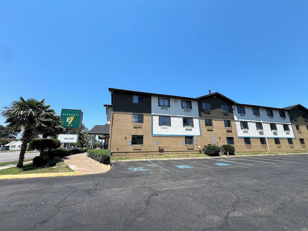 Economy 7 Inn - Norfolk photo 1