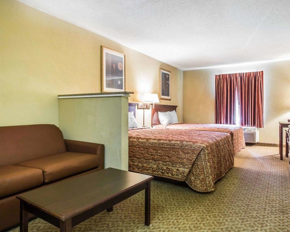 Country Hearth Inn & Suites photo 14