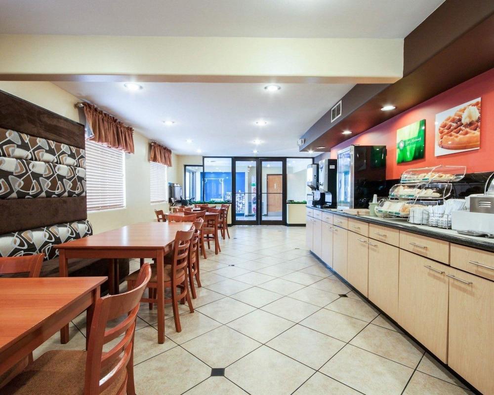 Quality Inn Airport East photo 14