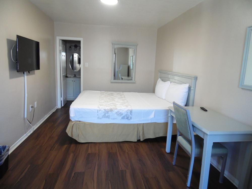 Elsinore Hot Springs & Lodge photo 56