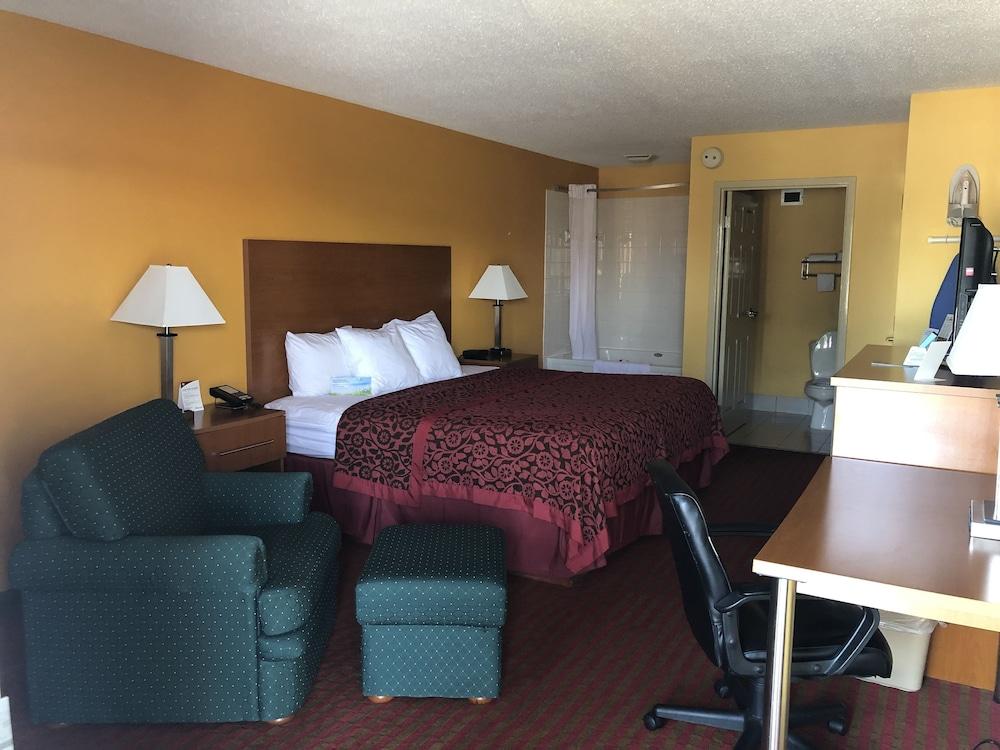 Days Inn by Wyndham Franklin photo 14