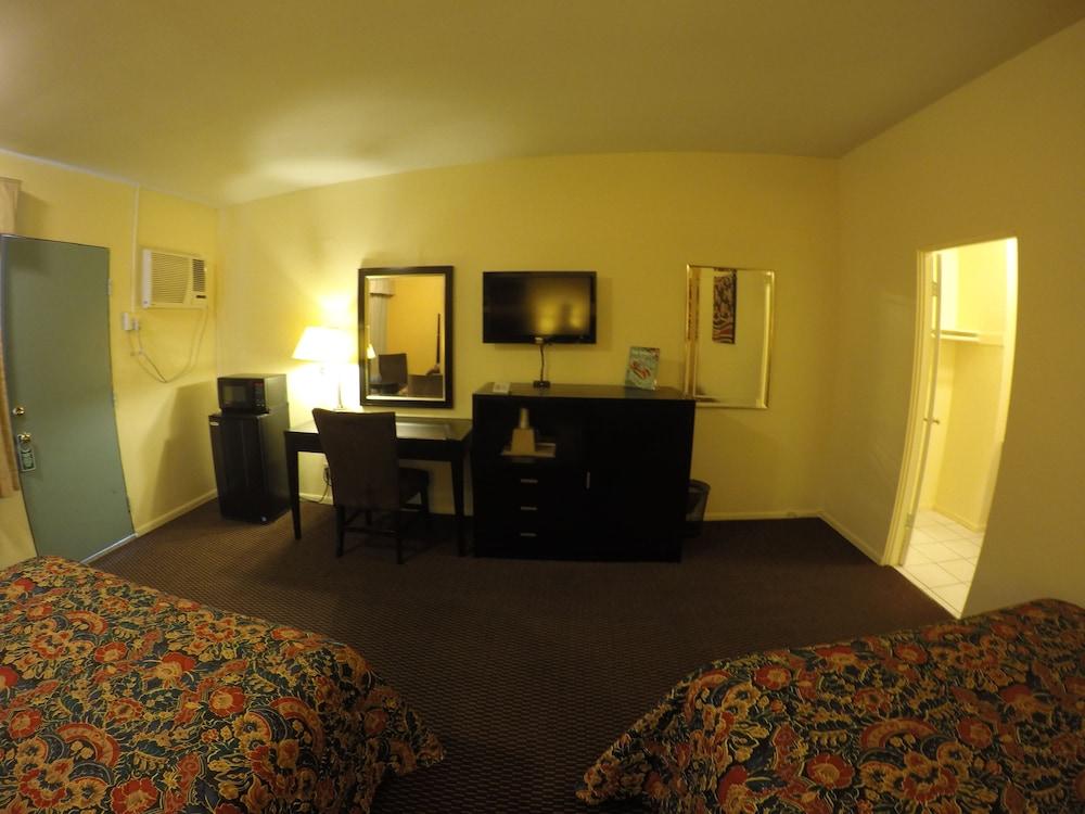 Indio Holiday Motel photo 12